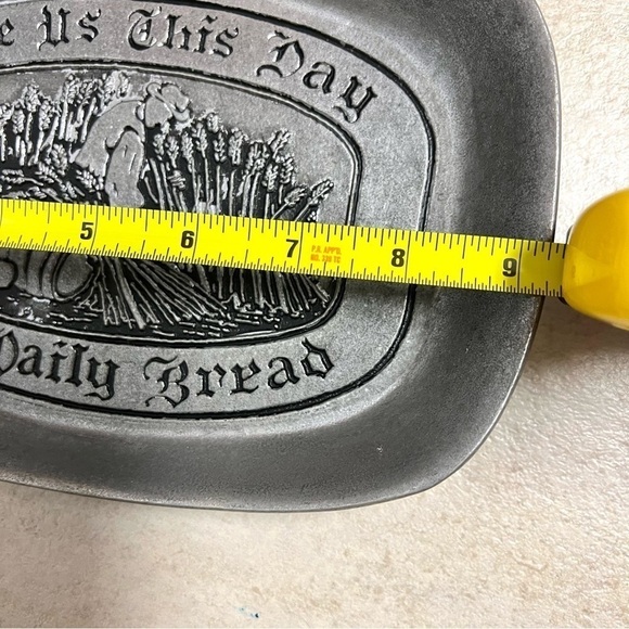 Wilton Armetale Give Us This Day Large Bread Tray Matte Finish EUC grandma core - Picture 8 of 9